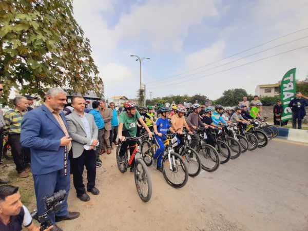 سومین دوره مسابقات دوچرخه‌سواری دانش‌آموزی با درخشش رکاب‌زنان نوجوان در خرم‌آباد برگزار شد  