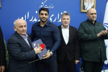 زمین و اشتغال برای قهرمانان کشتی مازندران فراهم می‌شود