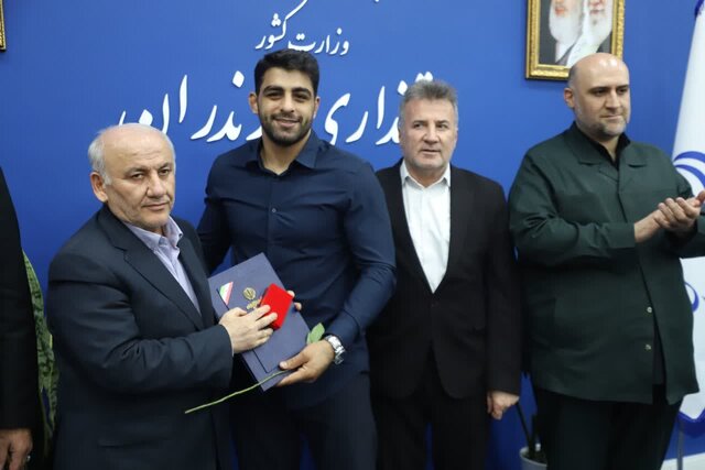 زمین و اشتغال برای قهرمانان کشتی مازندران فراهم می‌شود