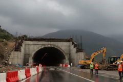 پروژه گالری حفاظتی، محور کندوان را به تعطیلی کشاند