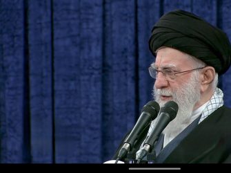 رهبر انقلاب: «کودتای دی‌ماه» زیر پای ملت له شد / آمریکا طاقت یک سیلی واقعی را ندارد