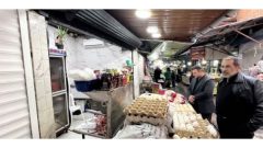 نظارت مستمر بر بازار تنکابن؛ فرماندار و دادستان از روند عرضه کالاهای اساسی بازدید کردند