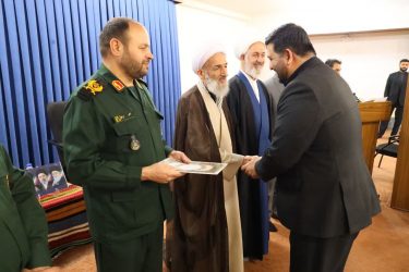 قدردانی فرمانده سپاه کربلا از سرهنگ «معافی» در محضر آیت‌الله لائینی