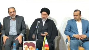 دیدار فرماندار و مسئولان تنکابن با امام جمعه در سالروز تأسیس سنگر بصیرت و آگاهی